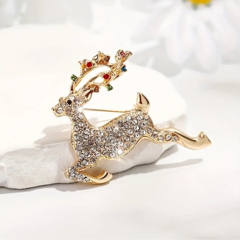 Luxury Rhinestone Reindeer Brooch Pin | Elegant Gold-Tone Holiday Jewelry 🦌 Deer - Picture 5 of 5